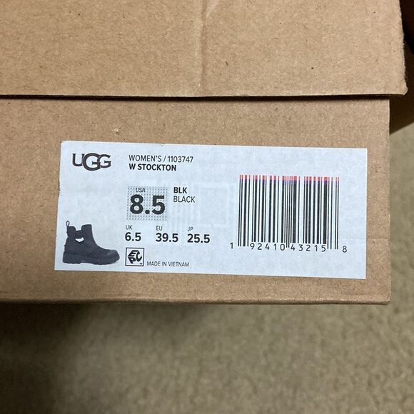 BRAND NEW *** UGG stockton booties - Picture 8 of 8